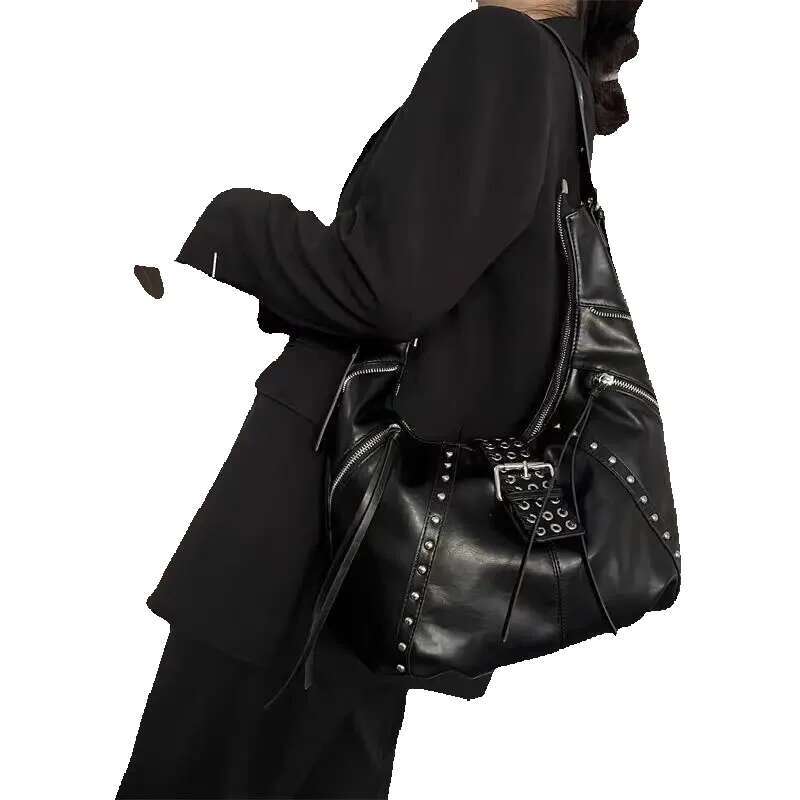Brand Retro Motorcycle 2025 New Wax Leather Cool Croissant Bag Rivet Zipper Design Shoulder Crossbody Dumpg Armpit Bags