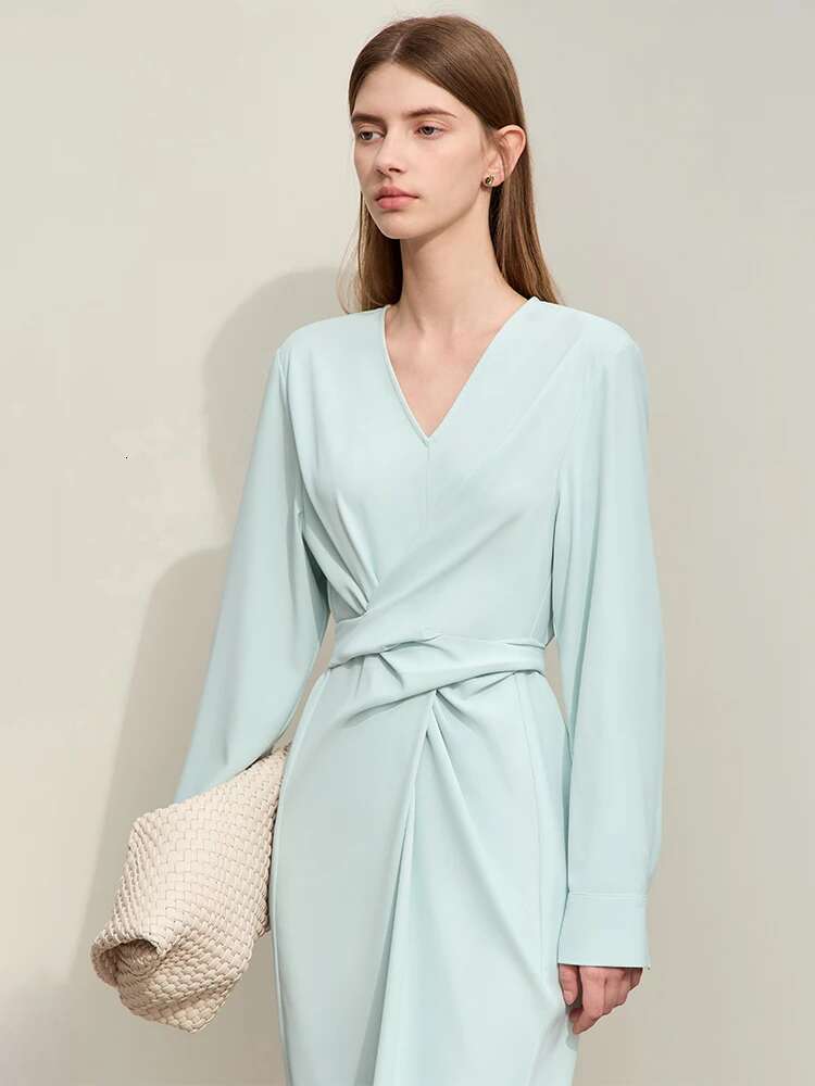 Amii Minimalism 2024 Dress For Women Spring New Elegant Commuter V-neck Pleated Loose Long-sleeved A-e Fashion Lady 12441196