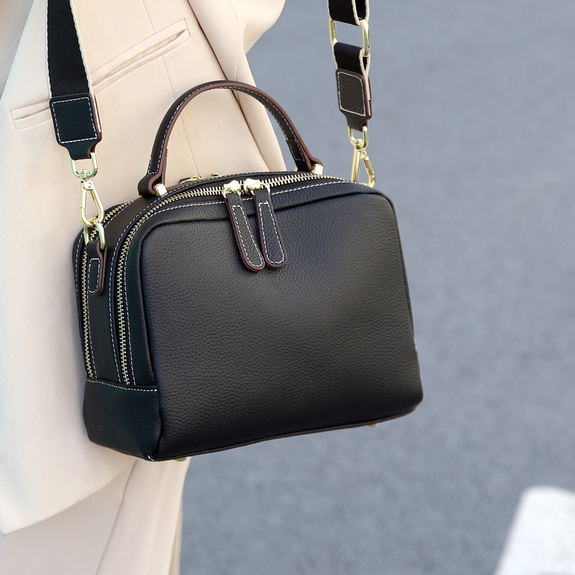 2025S Fashion Designer Head Layer Cowhide Handbag New Genuine Leather Women S High End Feeling Single Shoulder Diagonal Cross Bag Small Square Bag
