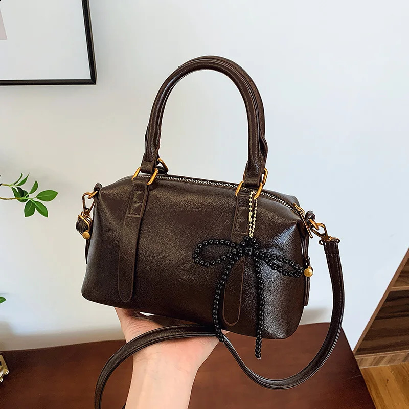 2024 Fashionable Boston Pillow Bag Casual Soft Leather Handbag Versatile Texture Single Shoulder Diagonal Cross 250317