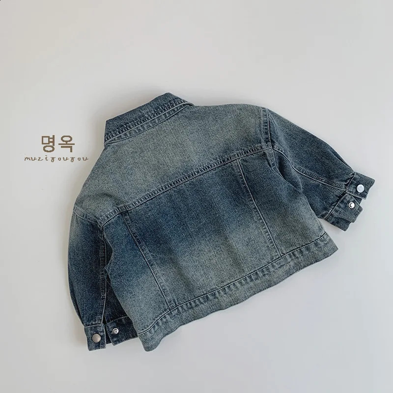 Spring and autumn childrens jacket 1-8Y boys cotton button pocket casual denim jacket Korean childrens jacket childrens clothing 250324