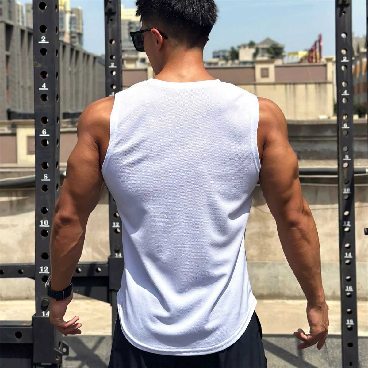 Ultra thin fast and dry fitness vests mens fitness sleeveless shirts mens casual striped single vests summer training clothes X250324