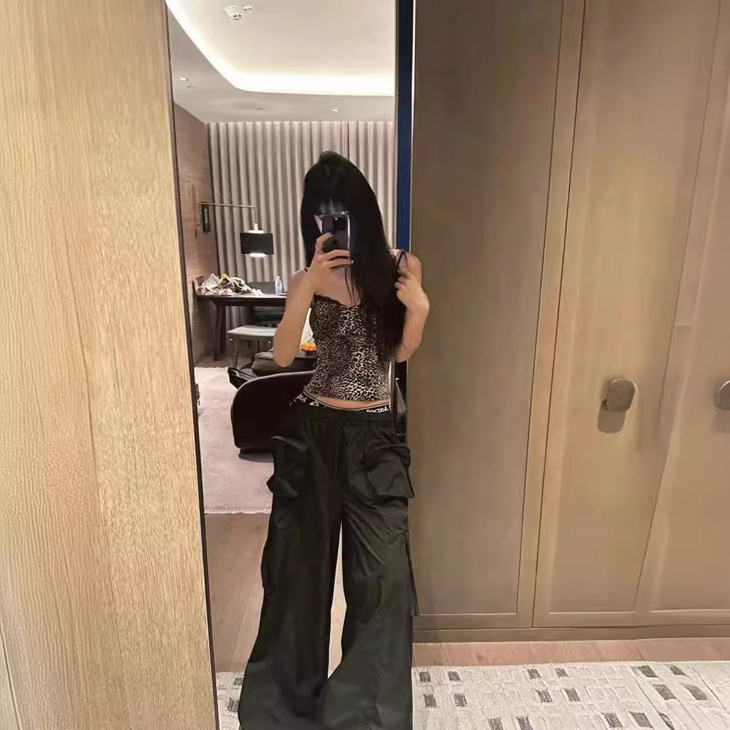 2025 New American Leopard Print Women's Summer Designer Sexy Slim Fit Vest Suitable For Both Indoor And Outdoor Short Bottom Small Vest