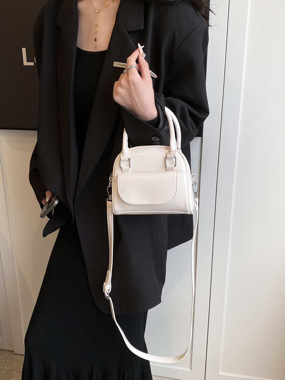 2025S Fashion Designer Advanced Red For Women New Fashionable And Versatile Crossbody Popular Handheld Small Square Bag