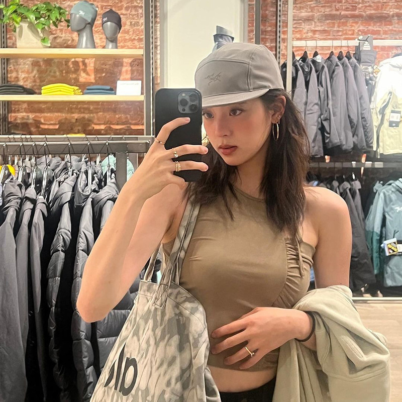 2025 Autumn Fashion Trend Women's Clothing New Designer Vest Slim Fit Spicy Girl Hanging Collar Outdoor Tie Irregular Small Vest