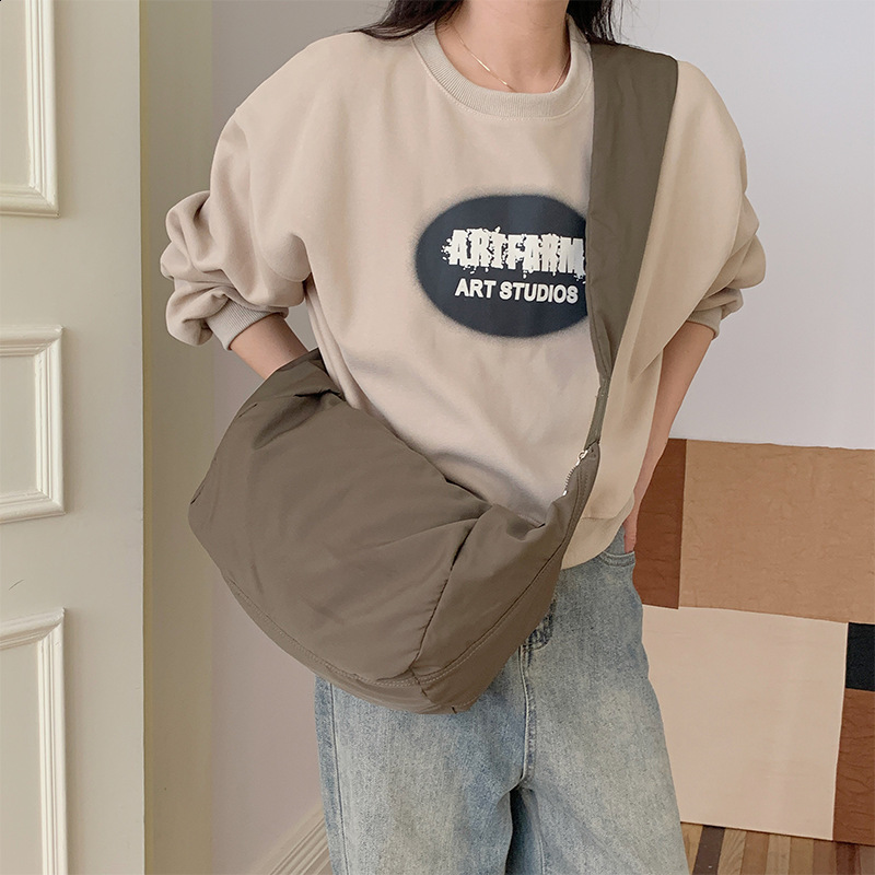 Muye Leather Cross Shoulder Bag for Women 2023 Autumn/Winter Large Capacity Dumpling Bag Down Cotton Simple and Versatile Shoulder Bag 241111