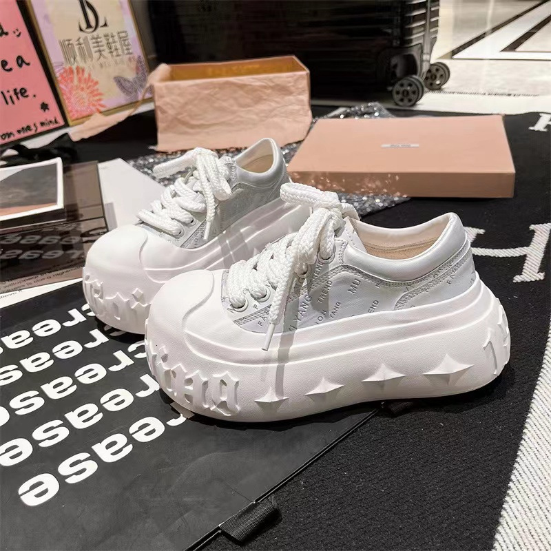 2025 New Pearl Polishing Gold Letter Thick Bottom Sponge Cake Casual Bread Dissolved Small 6cm Designer Fashion White Women's Shoes