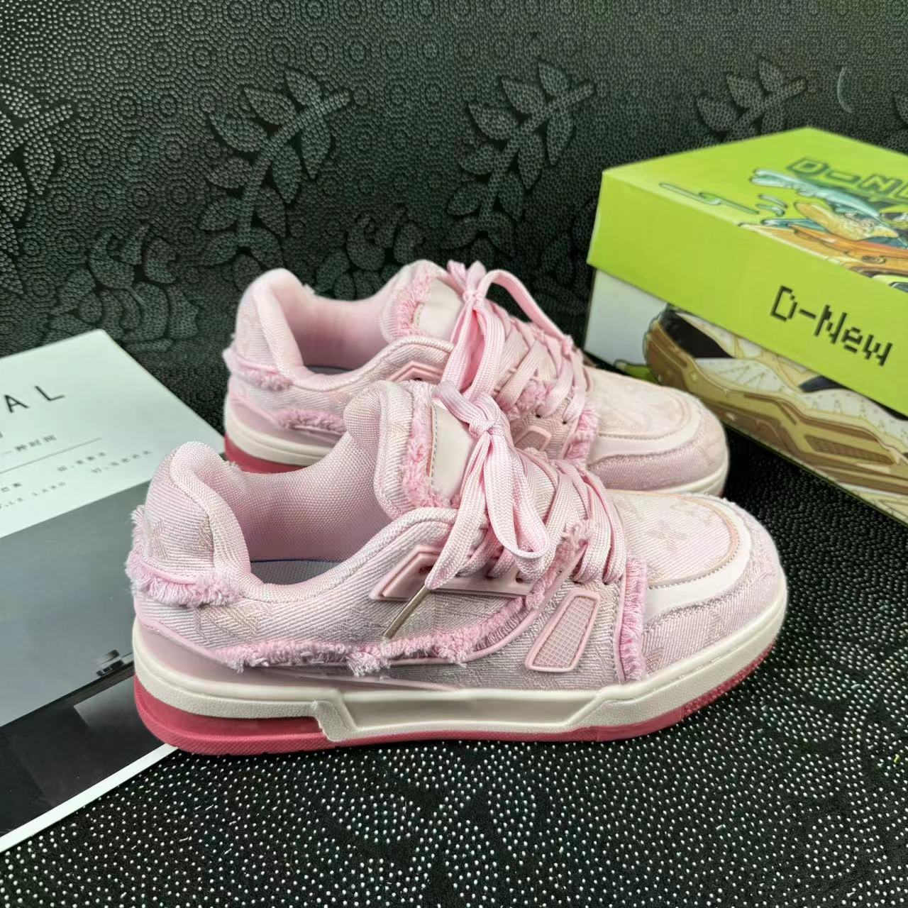 Spring pink denim beard edge bread shoes female couple niche sports casual shoe men 2025s hot