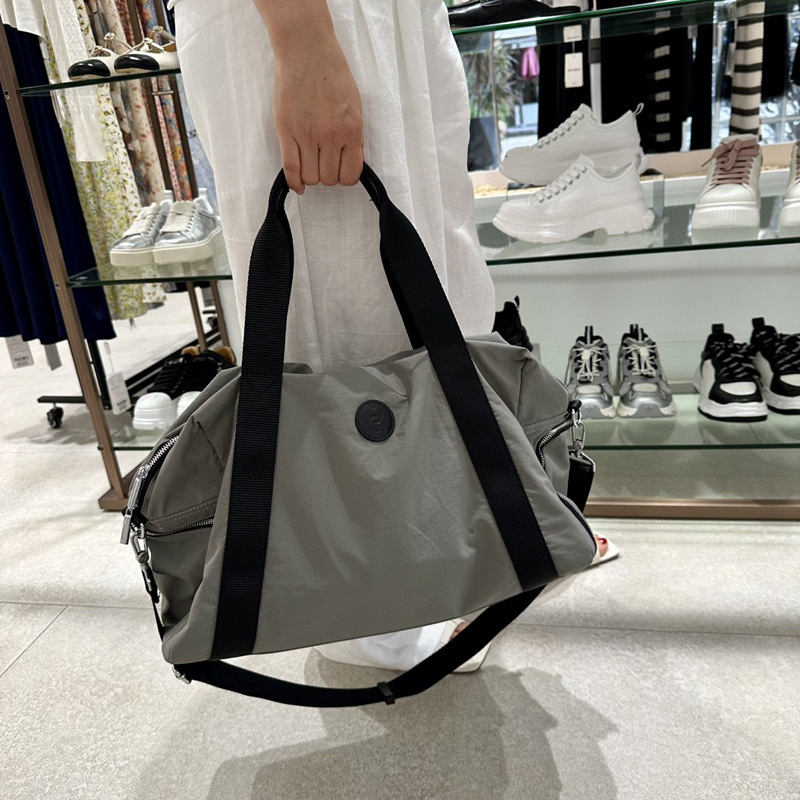 2025S Fashion Designer Travel Women S Short Distance Large Capacity Luggage Fitness Bag Men S Fashionable Handbag Casual Commuting Crossbody Storage