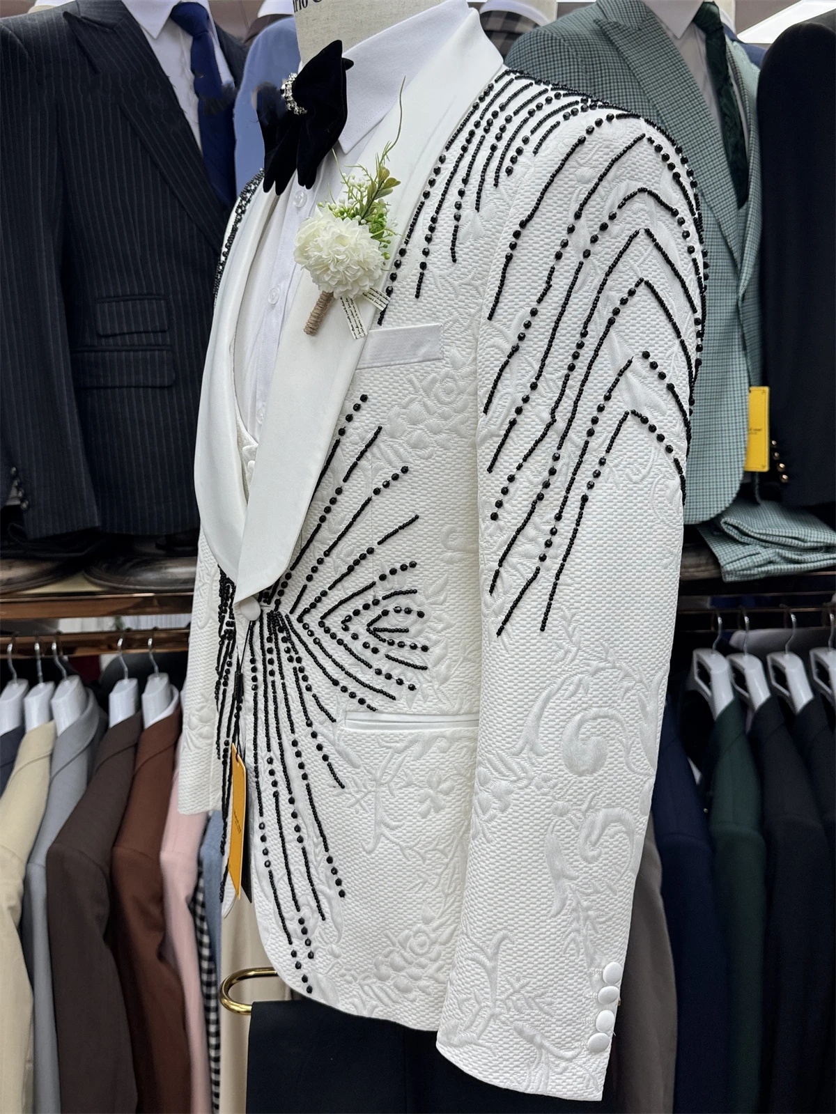 Tailor-Made Men Suits Beading Shawl Lapel Jacquard Suit Tuxedos for Wedding 2 Pieces Set Groom Blazer Coat+Black Pants Prom Party Formal Occasion Cust