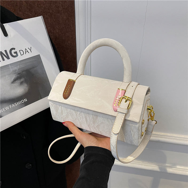 2025S Fashion Designer Single Shoulder Armpit Casual Crossbody Bag New Style Commuting Niche Handbag Versatile Bag For Women