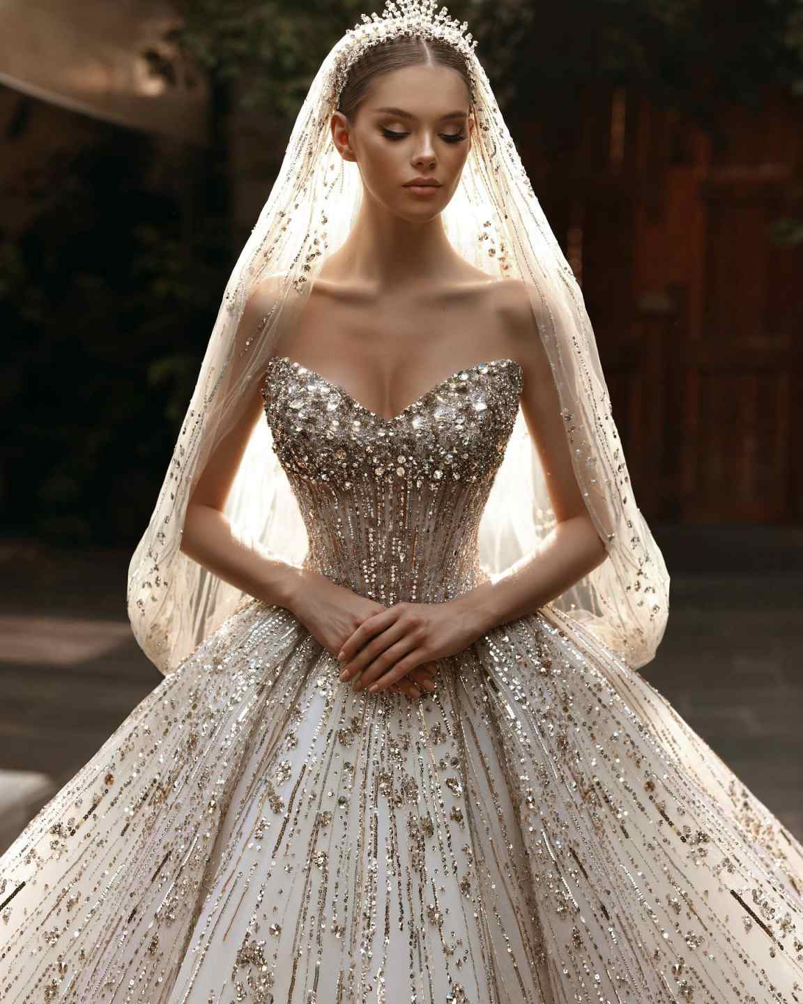 Crystals Luxury White Ball Gown Wedding Dresses With Sweetherat Full Appliques Sequins Beads Organza Bodice Bridal Gowns Chic Dubai Custom Made Vestid