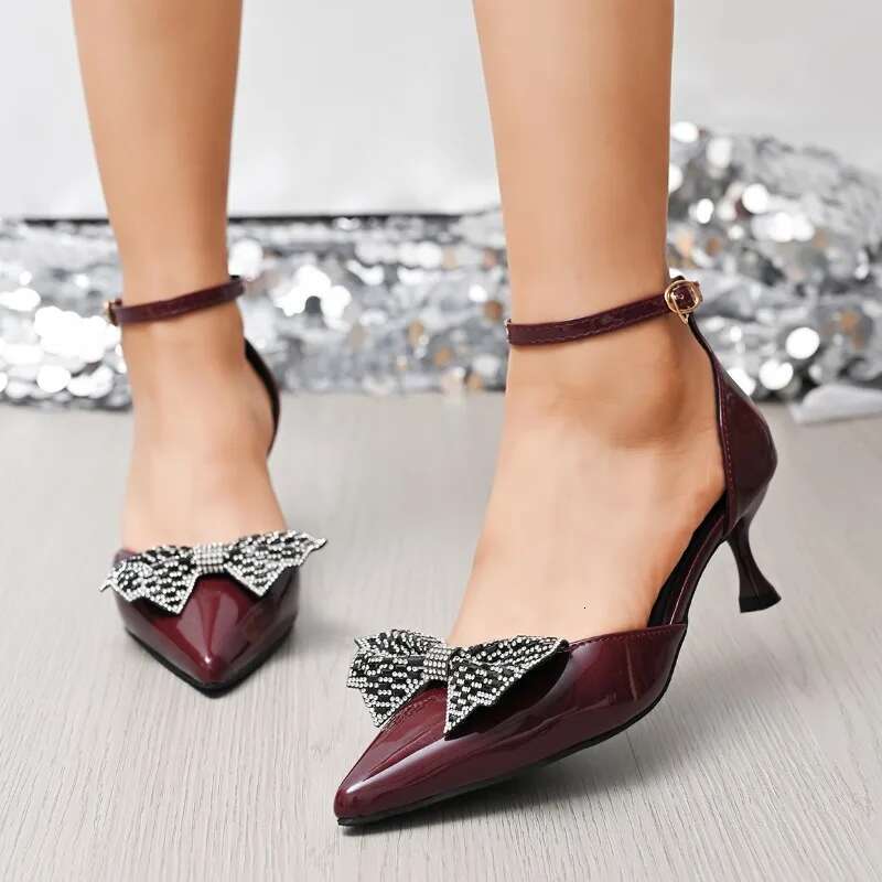 2025 New Pointed Women's Designer Fashion High Heel Sandals Light Crystal Bow Middle Heel Shoes