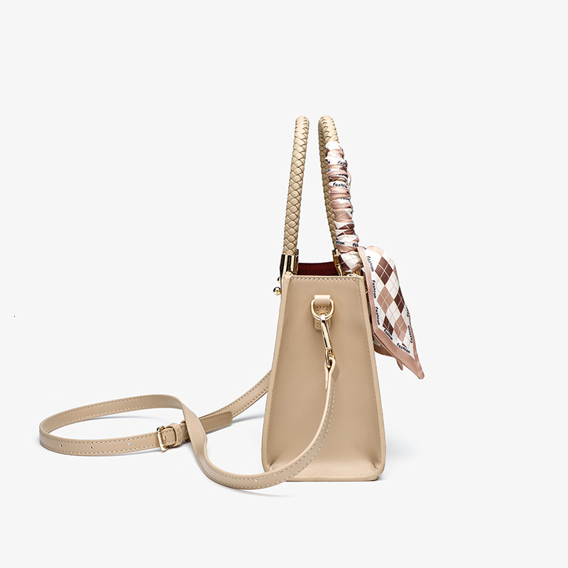 2025S Fashion Designer New High End Bridal Single Cross Shoulder Mom S Red Wedding Atmospheric Women S Bag Handbag