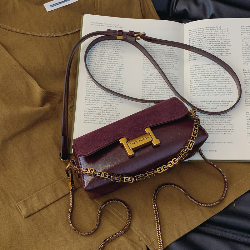 2025S Fashion Designer Bag For Women New Chain Armpit With High End Feel Hundred Shoulder Carrying Crossbody Bag And A Small Square Bag