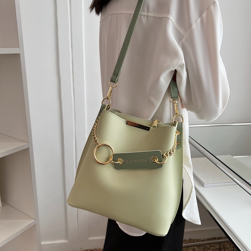 2025S Fashion Designer Handheld Bucket For Women Exquisite Large Capacity Crossbody Bag Versatile And Niche Fashion Single Shoulder Underarm Women S B