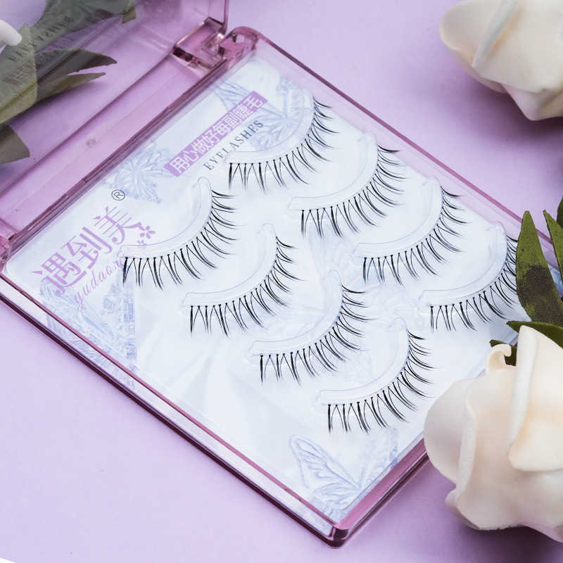 Encountering the beauty of A1 girl group makeup artist natural simulation nude makeup novice lazy transparent meme one-piece fake eyelashes W250324