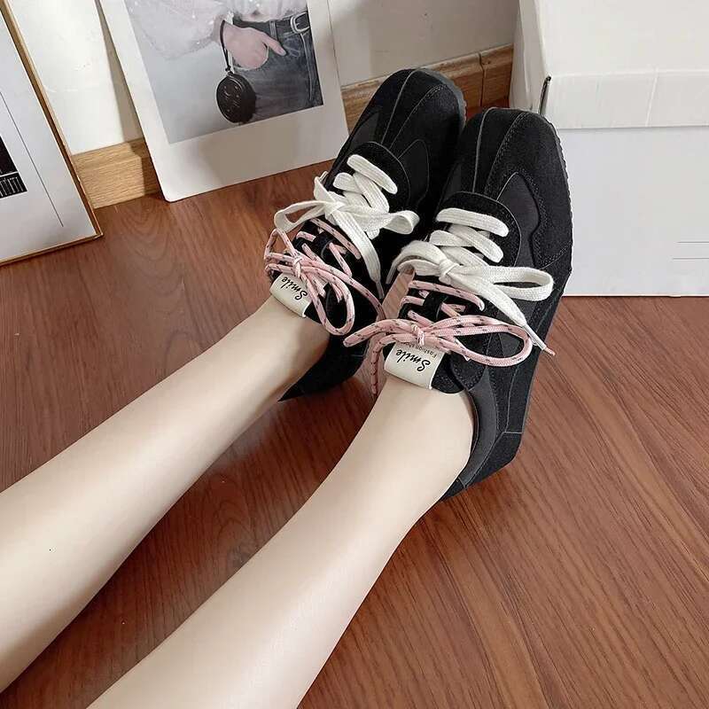 New Retro Lacing Breathable Women's Thick Bottom Pleated Casual Sneakers White Shoes