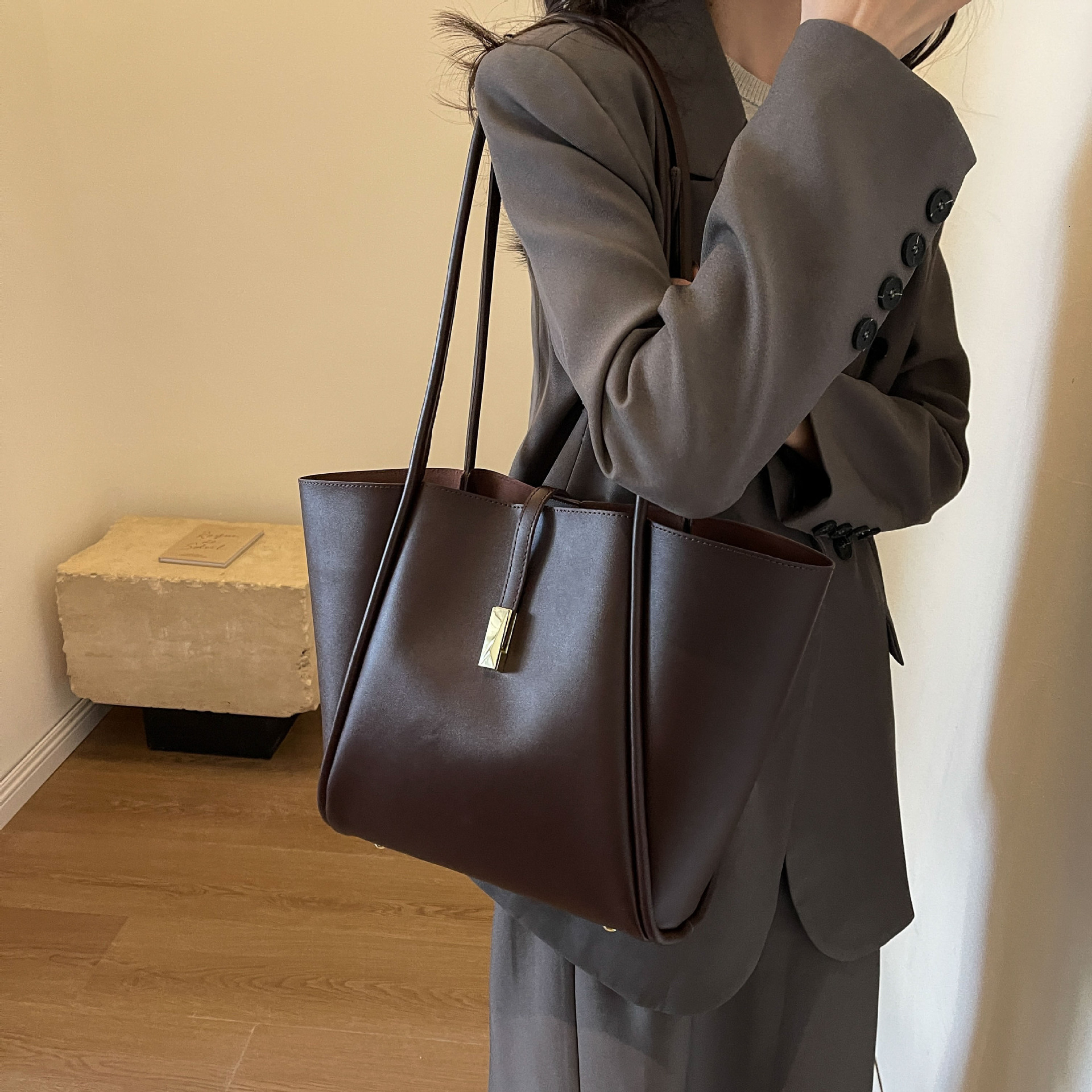 Vintage Advanced Sense Of Large Capacity Women's 2025 New Fashion Simple Tote Shoulder Underarm Bag