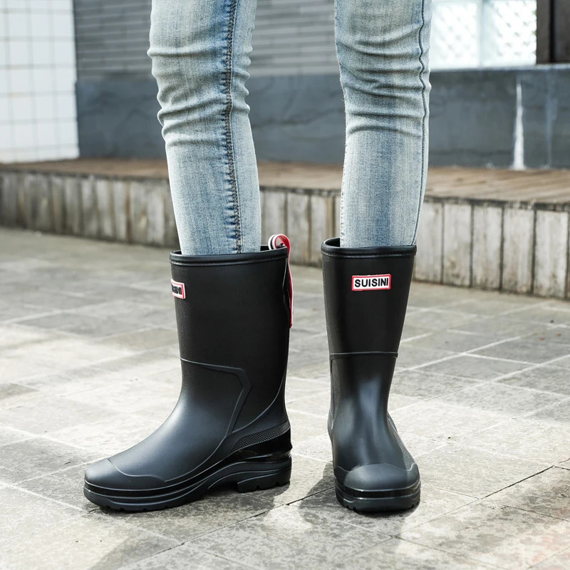 Ladies middle pipe anti slip rain shoes are made of PVC lightweight wearresistant garden waterproof outdoor boots 250317