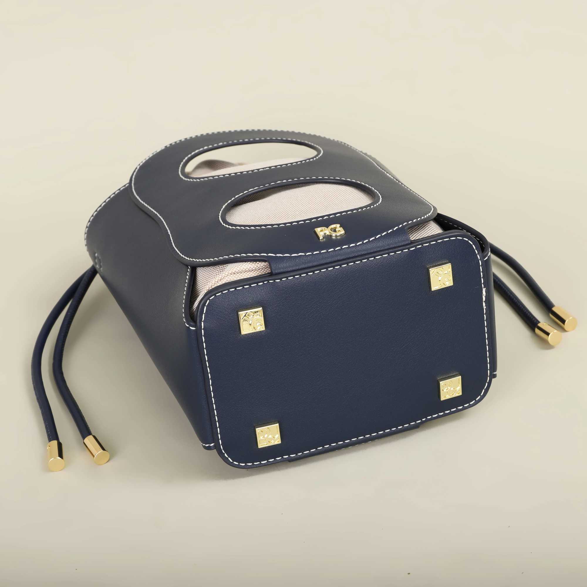 PG PATSY GARIS Womens Cross Body Bag New Designer Simple and Atmospheric Hollow Design Fashion Shoulder Bag for Women Z250324