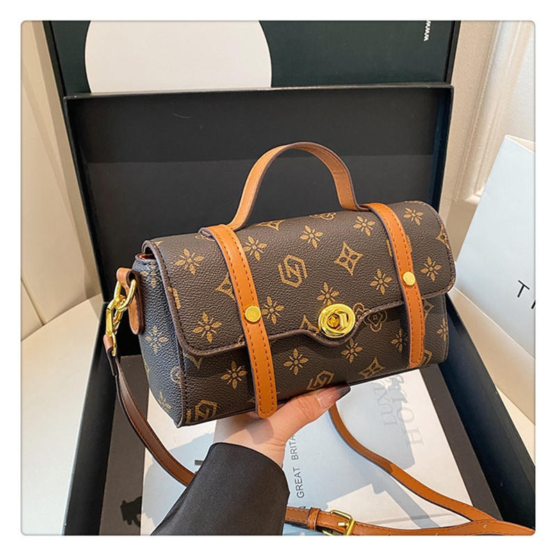 Free shipping 2025 new designer bag Fashion commute Printed temperament single shoulder crossbody bag Handheld for women