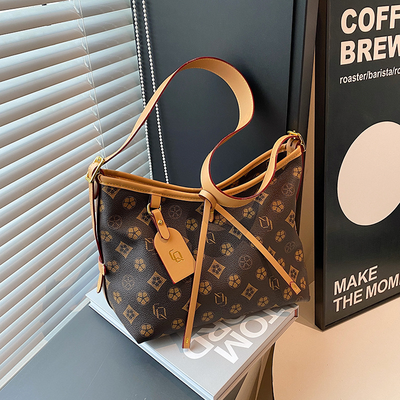 Free shipping 2025 designer Shoulder tote Bags For womans ladies flap handbag fashion messenger bag woman crossbody Large capacity armpit bag