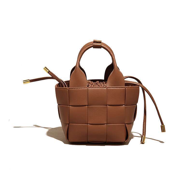 Women's Bags Small niche genuine leather woven women's leather, handbag, water bucket bag, single shoulder crossbody handbag