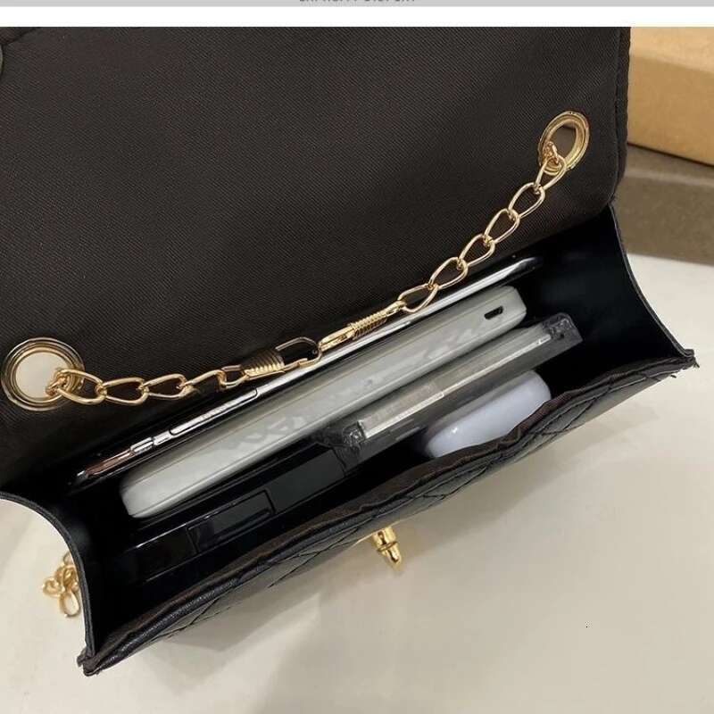 2025 New Small Square Girl Designer Fashion Crossbody Bag Women's Coin Wallet Mobile Foreskin Leather Hardware Embroidery2