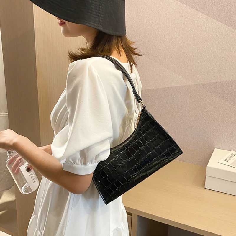 casual shopping bag fashionable Exquisite womens handbag shoulder bag womens leather solid color chain handbag Z250324