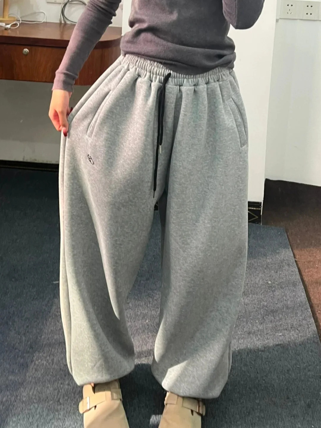 Ultra fine retro pocket pants fashionable womens high waisted brushed hiphop Y2K wide leg casual sports loose Trousers 250324