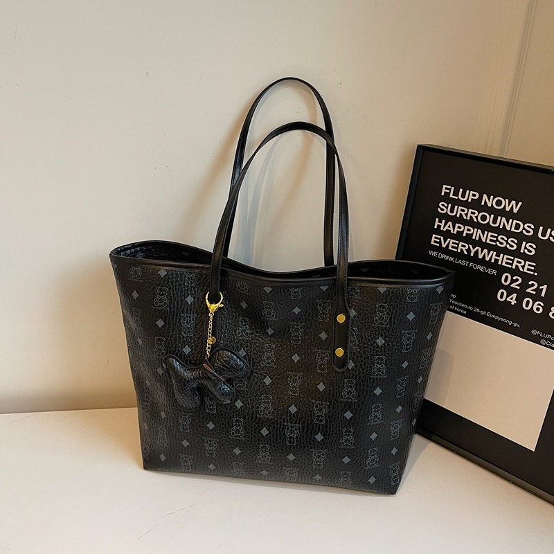 Free Shipping 2025 New Designer Bag Fashion Leisure Travel Tote Bag Handbill Shoulder Bag Daily Matching for women