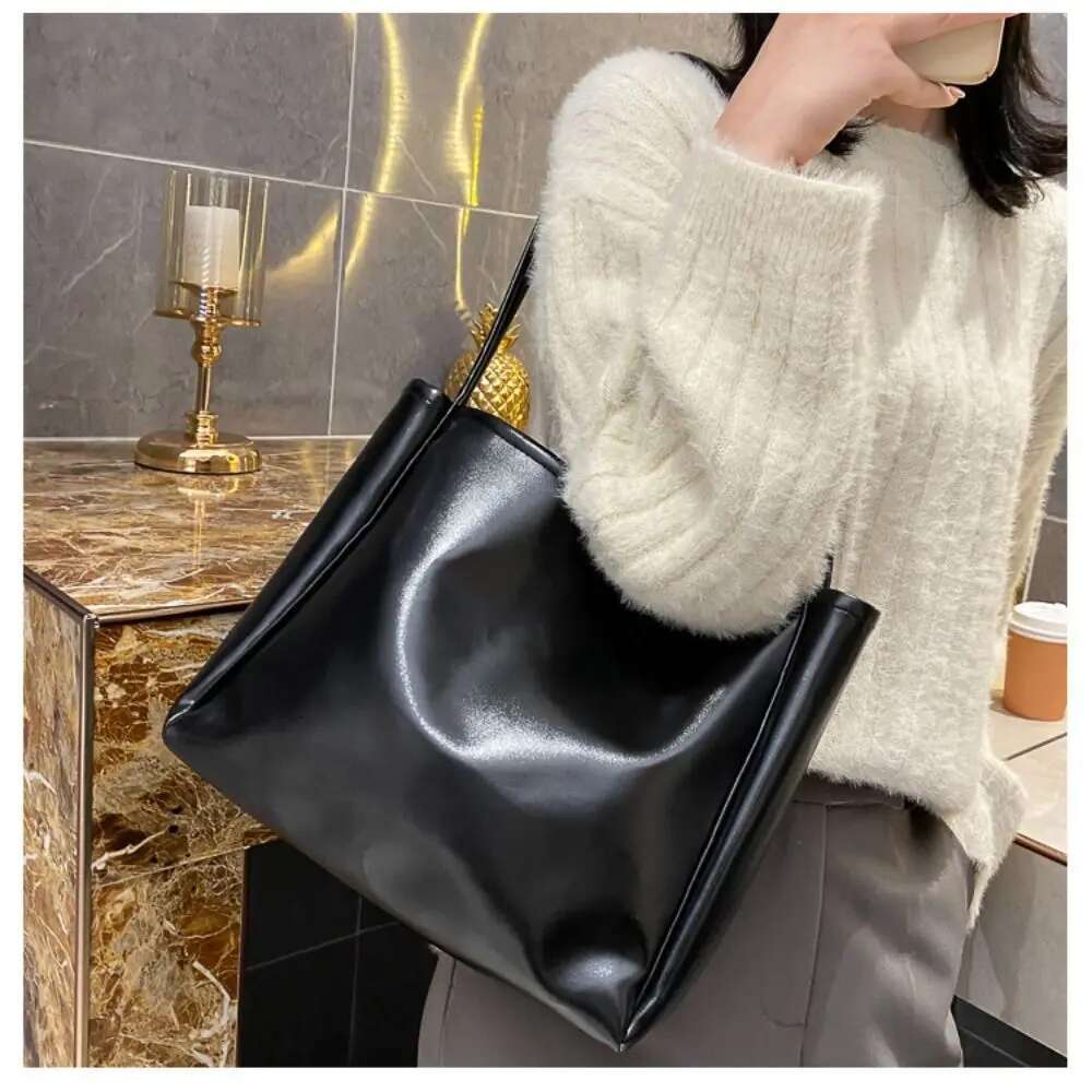 2025 New Handbag Simple Style Western Large Capacity Single Shoulder Leisure Shopping Bag Designer Fashion Handbag1