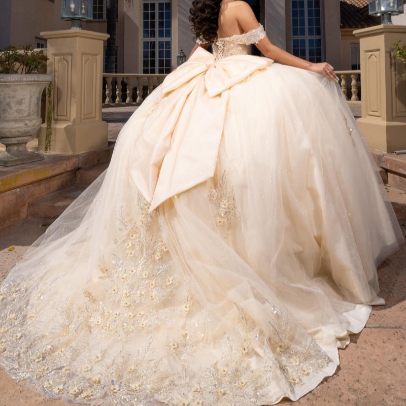 Champagne Shiny Quinceanera Dresses Off Shoulder Ball Gown Sweet 16 Dress Beading Appliques Bow Birthday Party Vestidos De 15 Anos