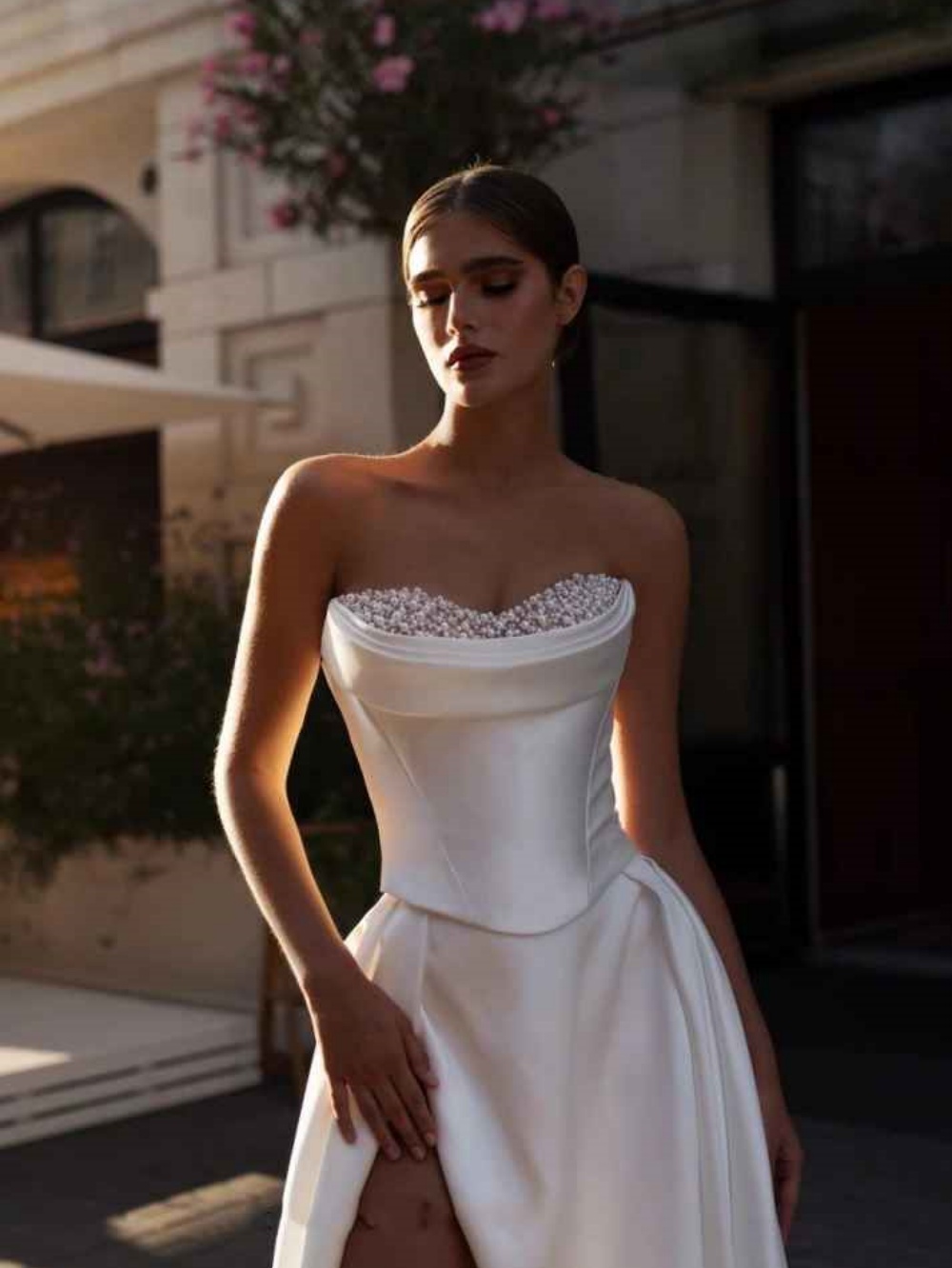 Simple A Line Wedding Dresses Pearls Sleeveles Strapless Bride Dress High Splits Sweep Train Princess Bridal Dress Customized