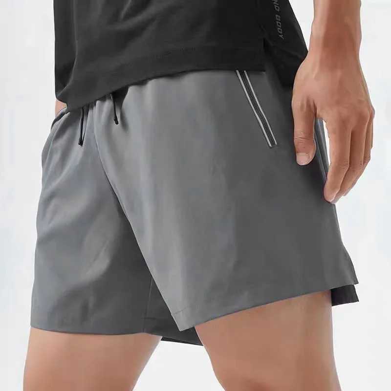 Mens Marathon Running Sweater Shorts with Zippered Pocket for Fitness Breathable Outdoor Training Shorts W250324