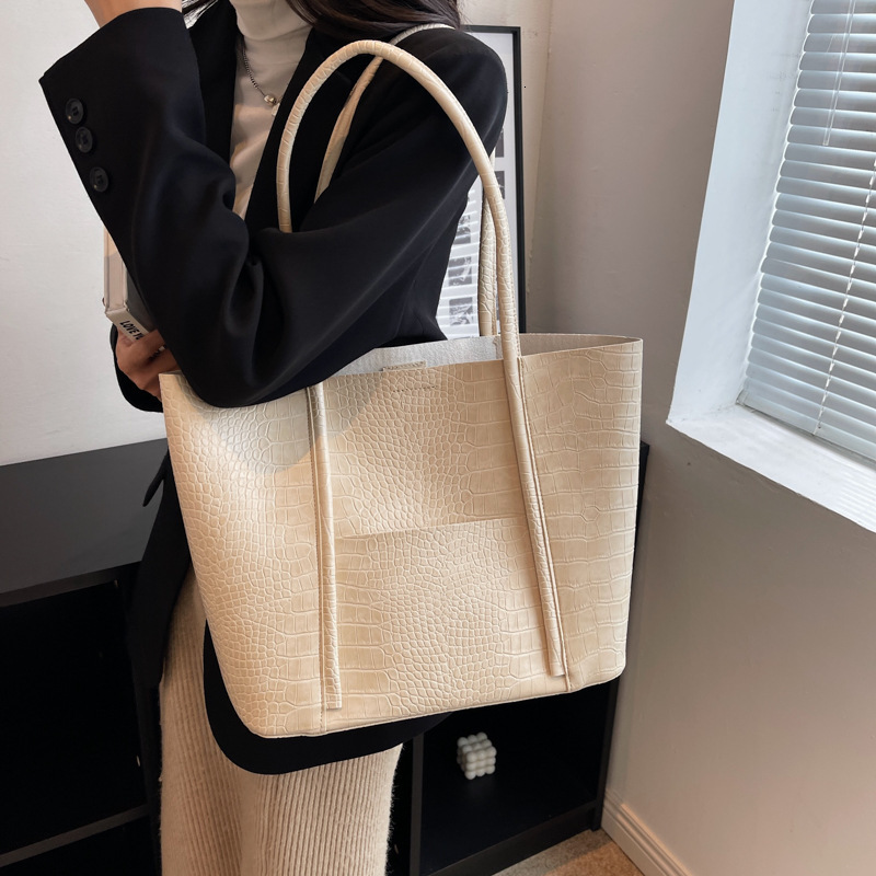 Autumn And Winter Senior Sense Large Capacity Bag Female 2025 New Fashion Hand Bill Shoulder Bag Commuting Tote Big Bag