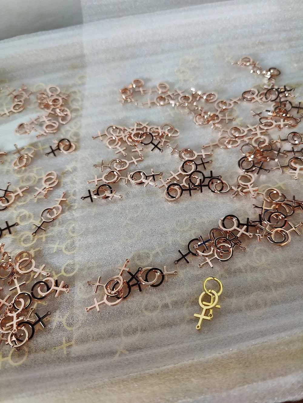 Double Venus Symbol Charm Lesbian LGBT Necklace Lesbian Pendant Girls LES Stainless Steel sisters Jewelry W250325