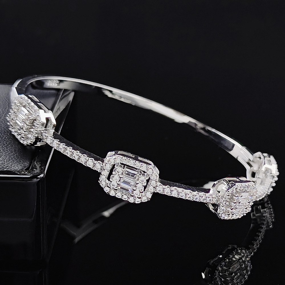 2025 Sparkling Wedding Bangle High Quaity Gorgeous Luxury Jewelry 18K White Gold Fill T Princess Cut White 5A Cubic Zircon CZ Diamond Gemstones Women 