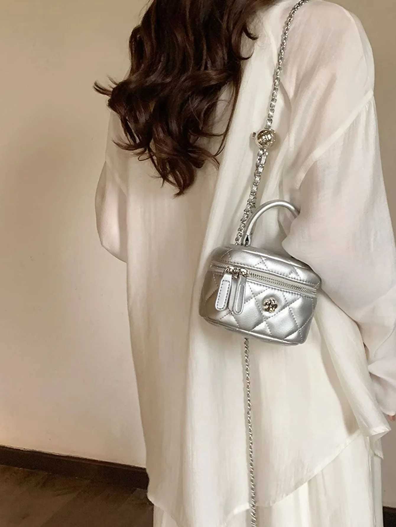 Womens Silver Bag 2024 New Lingge Embroidered Thread Single Shoulder Small Square Bag Mini Chain Cross Body Bucket Bag Z250324