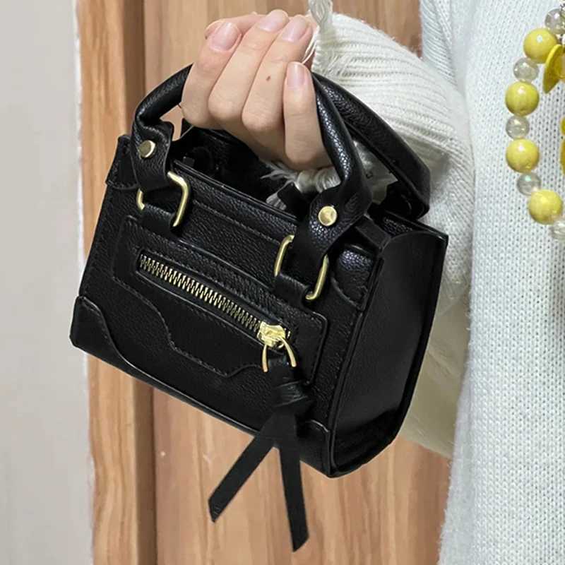 Fashion and leisure new cross shaped bag Versatile mini handheld shoulder bag Z250324