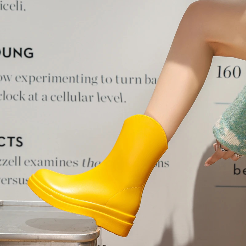 Summer Rain Boots Men MidCalf Nonslip Wearresistant Waterproof Shoes Winter KneeHigh Warm Plush Lining On foot 250317