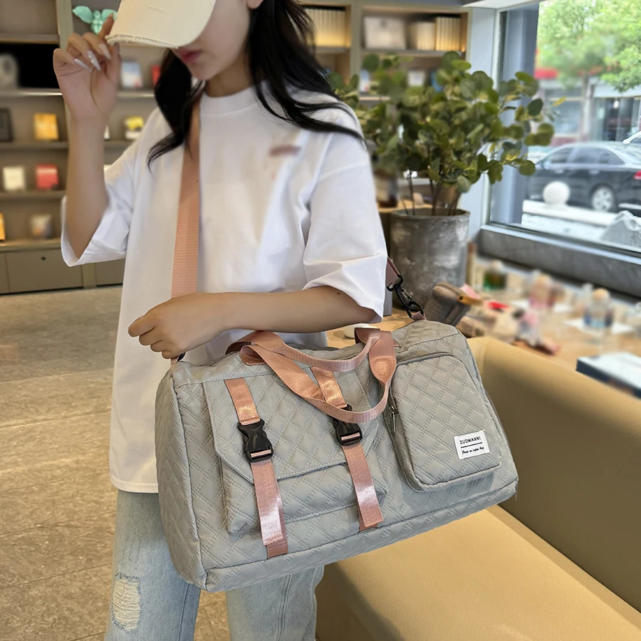 Durable Nylon Travel Duffle Bag Portable Sports Gym Bag for Overnight Trips Shoulder Duffel Training Bag Spacious Argyle 250314