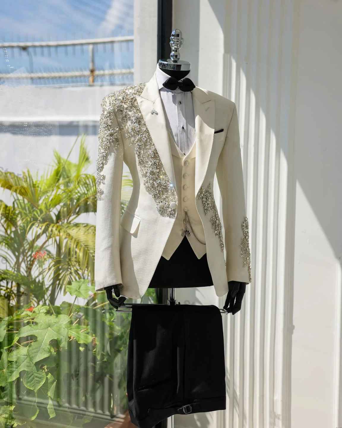 New Designer White Men Suits Set 2 Pieces Blazer+Pant Trousers One Button Appliques Customized Groom Wedding Tuxedo Formal Prom Jacket(Coat+Pants)