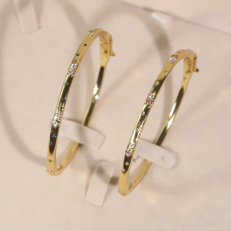 Arrived Fashion Women Jewelry Micro Pave Blue Pink White Cubic Zirconia Iced Out Bling Thin Band Bangle Bracelet 250322