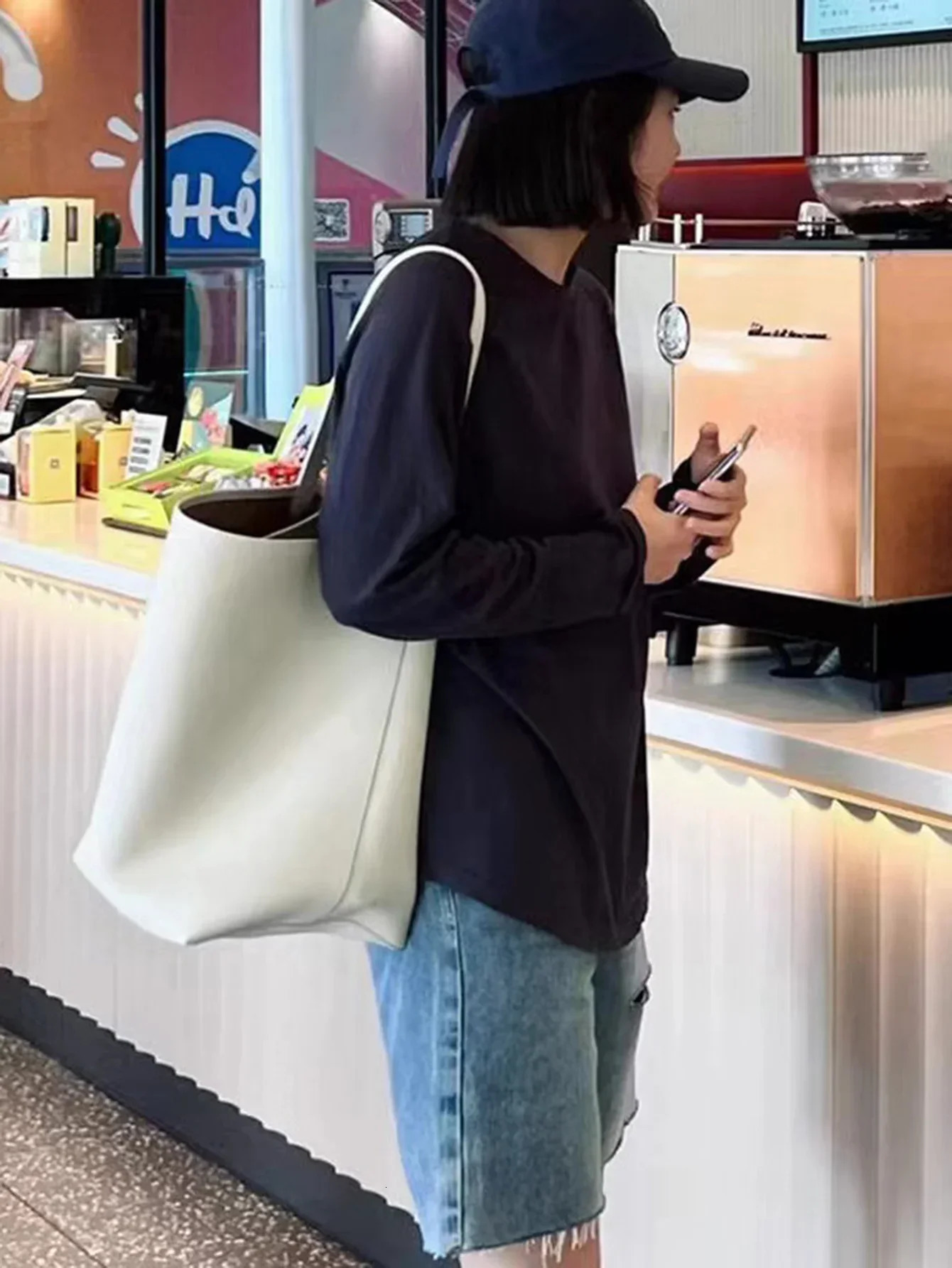 CowhideL Eather Tote Bags for Women Large-capacity Bucket Bags Soft Leather Big Handbag for Women Beach Bag Makeup Bag Organizer 250314