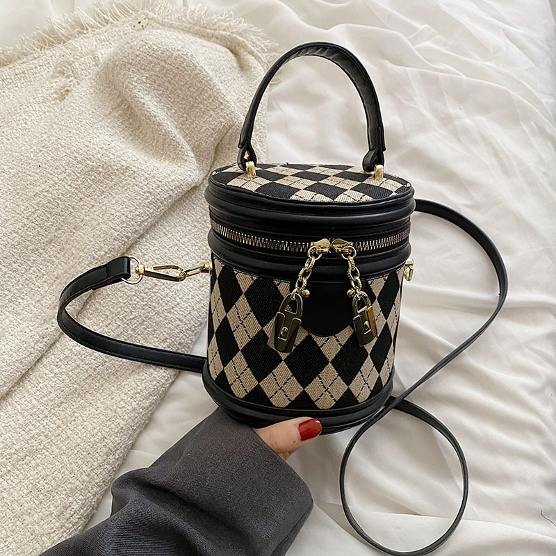 Popular small bag women 2025s spring and summer new fashion niche crossbody bag round texture diamond lattice bucket bag