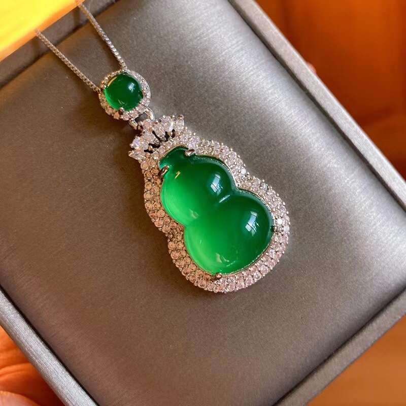 Zhuang Shengsheng Jewelry Pendant Set with Green Marrow Gourd Necklace, Temperament Jade Pendant, Birthday Gift 2 * 3cm