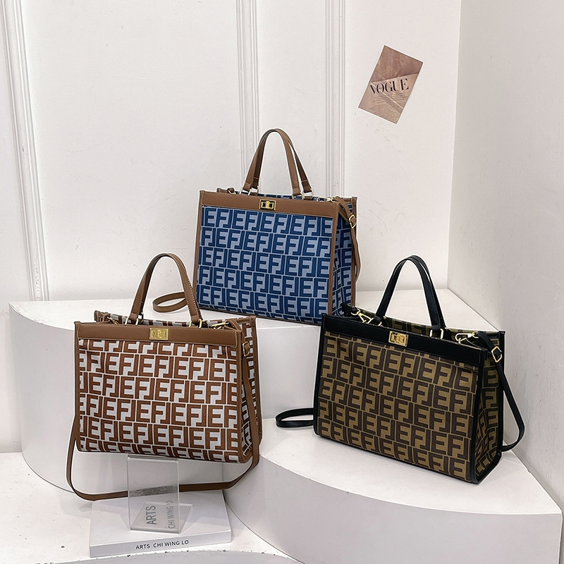 Free shipping 2025 designer bag fashionable commuting large capacity handbag light crossbody bag for women