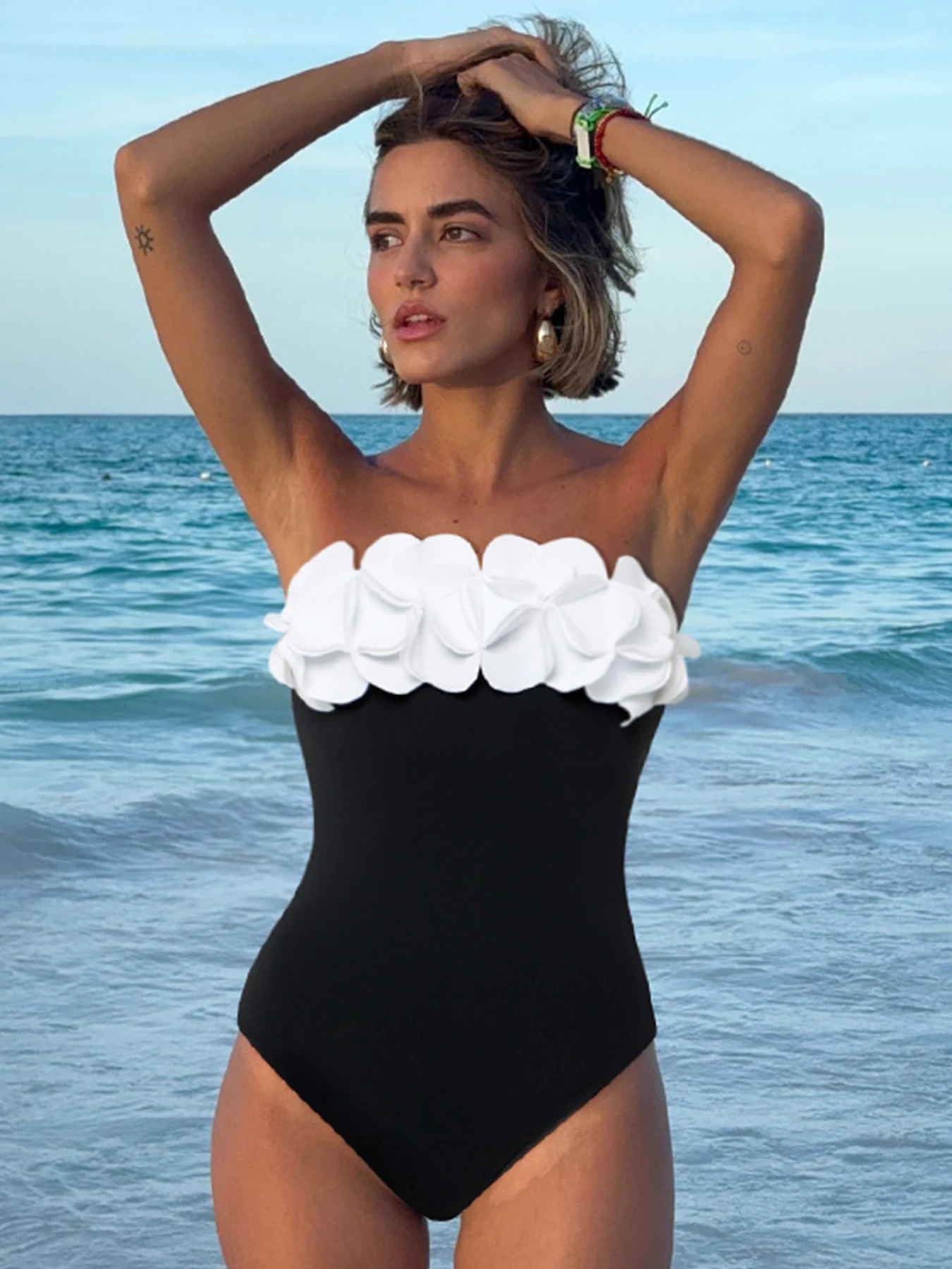2024 Sexy Flowers Black And White Contrast Color Swimsuit For Women Bodysuit Swimwear Female Push Up Monokini Bath250324